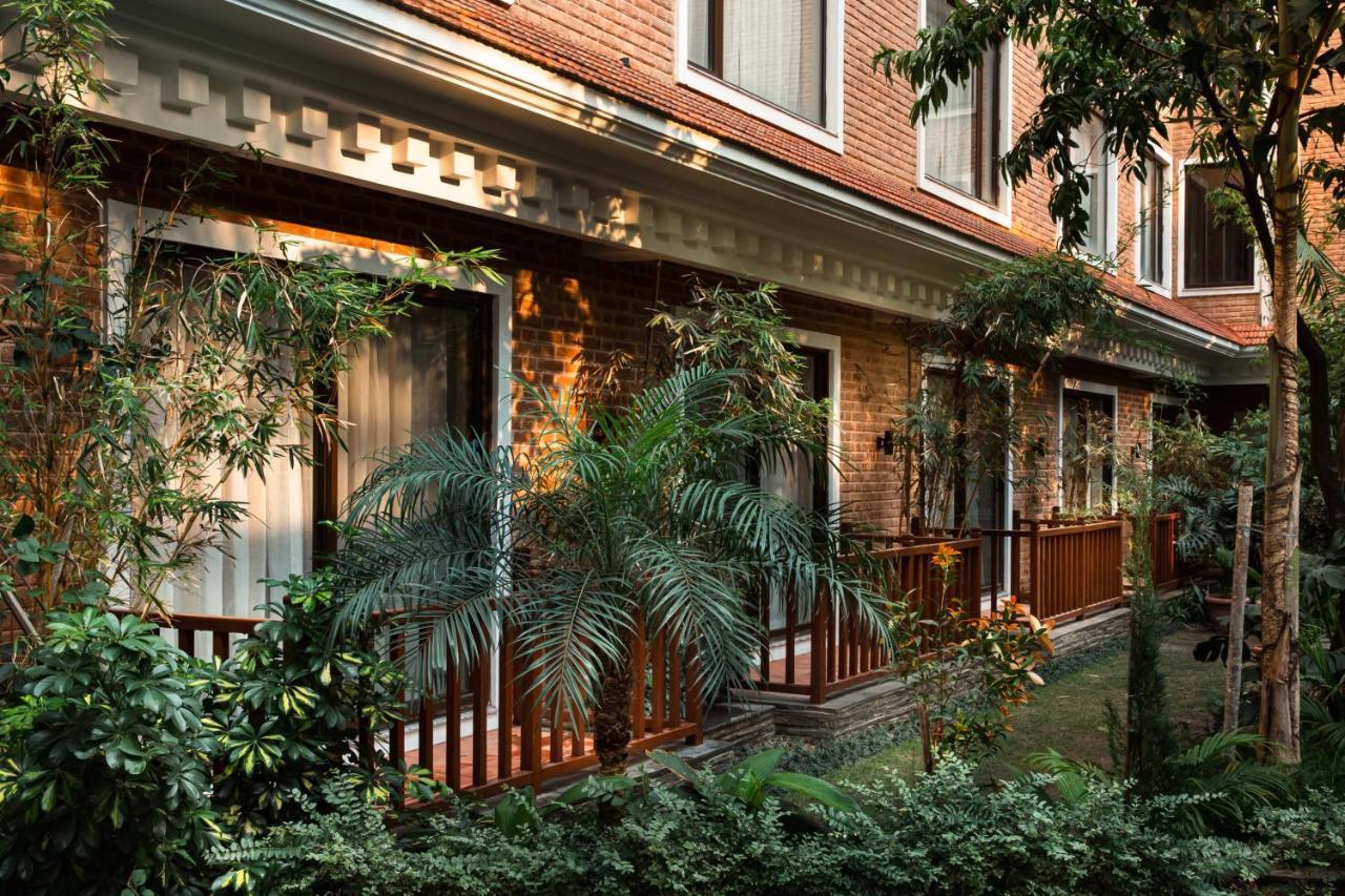 Hotel Thrive, A Tropical Courtyard Катманду Экстерьер фото