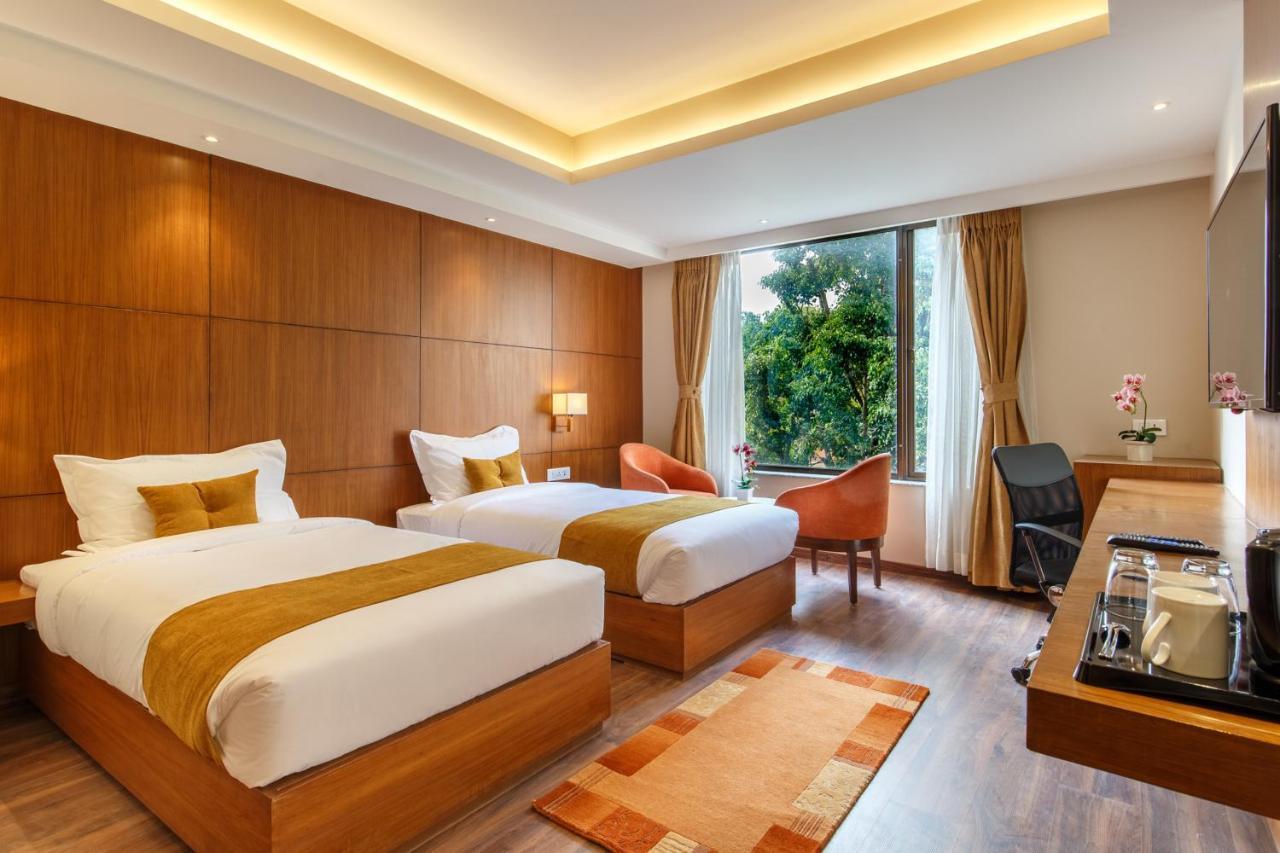 Hotel Thrive, A Tropical Courtyard Катманду Экстерьер фото
