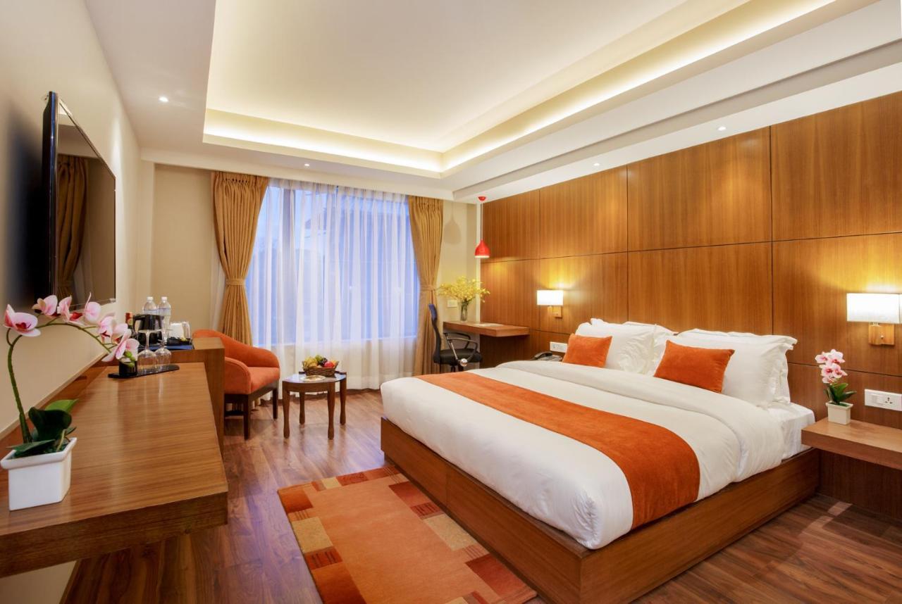Hotel Thrive, A Tropical Courtyard Катманду Экстерьер фото