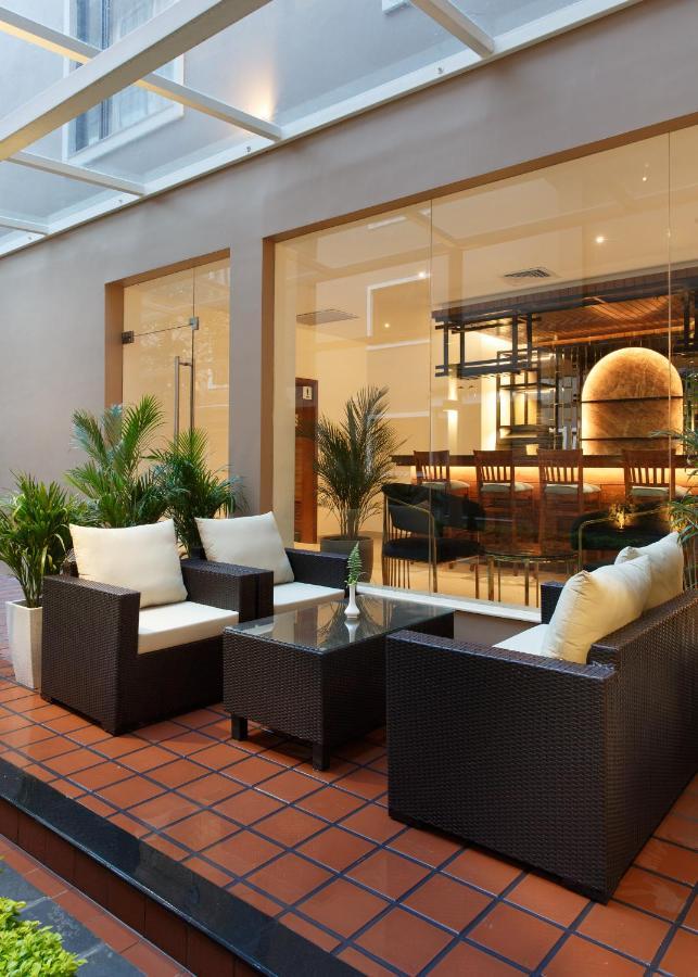 Hotel Thrive, A Tropical Courtyard Катманду Экстерьер фото