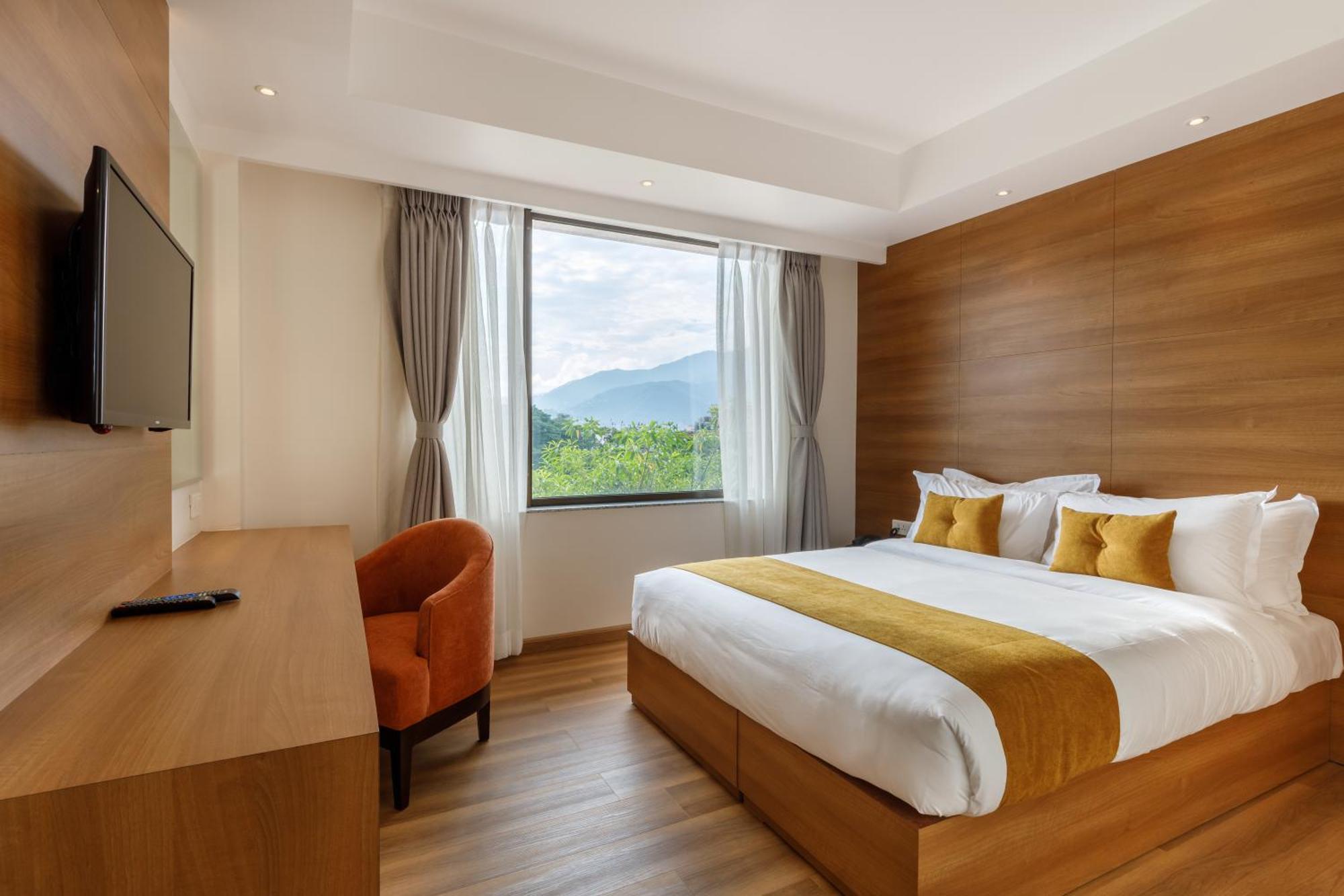 Hotel Thrive, A Tropical Courtyard Катманду Номер фото