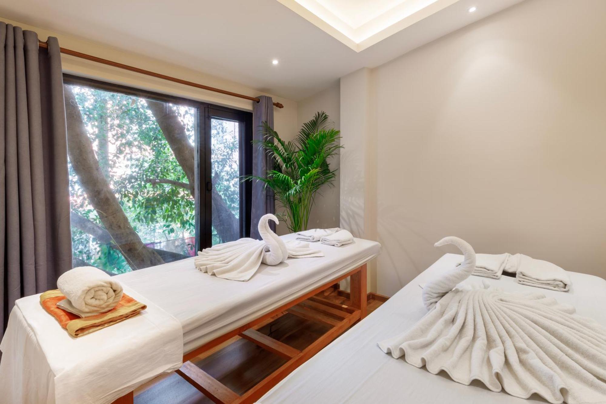 Hotel Thrive, A Tropical Courtyard Катманду Экстерьер фото